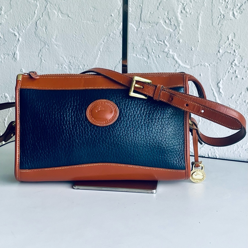 VINTAGE DOONEY & BOURKE NAVY BLUE TAN CLUTCH CROSSBODY BAG ADJUSTABLE STRAP